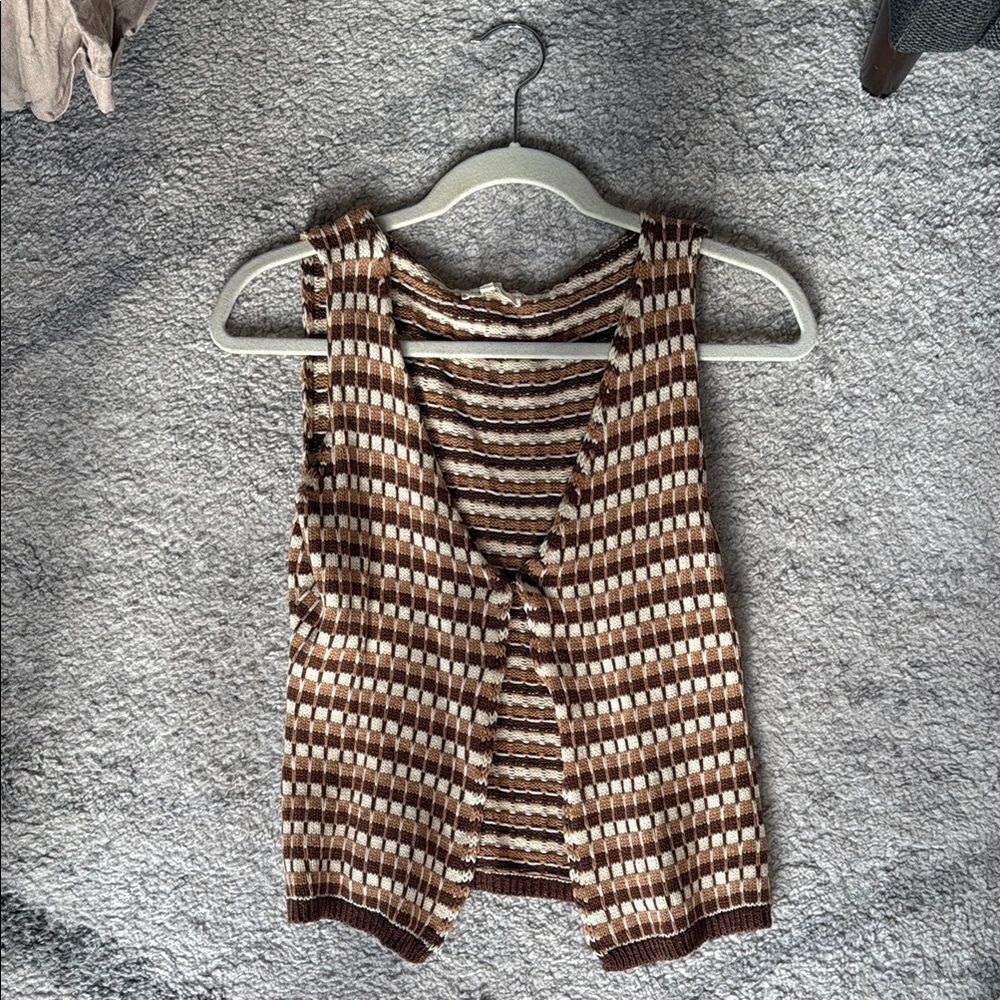 Brown and Cream Sleeveless Knit Top